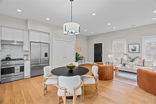 46 Carriage Lane, St Louis, MO 63108