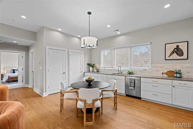 46 Carriage Lane, St Louis, MO 63108