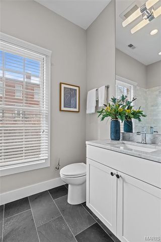 46 Carriage Lane, St Louis, MO 63108