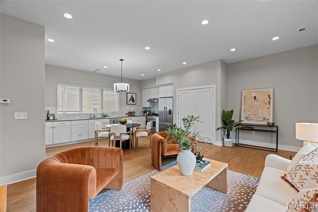 46 Carriage Lane, St Louis, MO 63108