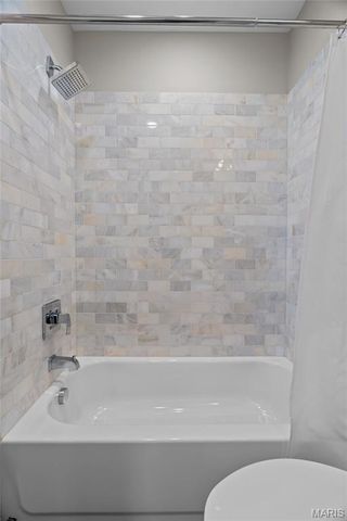 46 Carriage Lane, St Louis, MO 63108