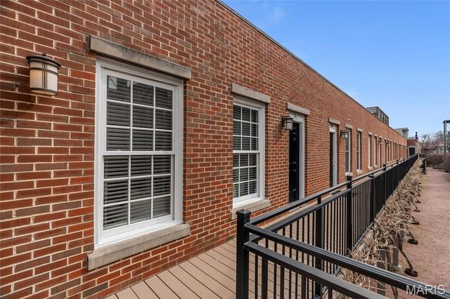 46 Carriage Lane, St Louis, MO 63108