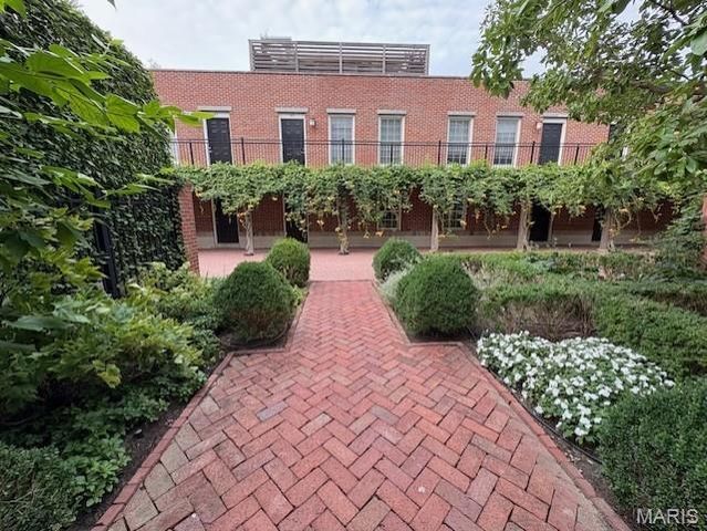 46 Carriage Lane, St Louis, MO 63108