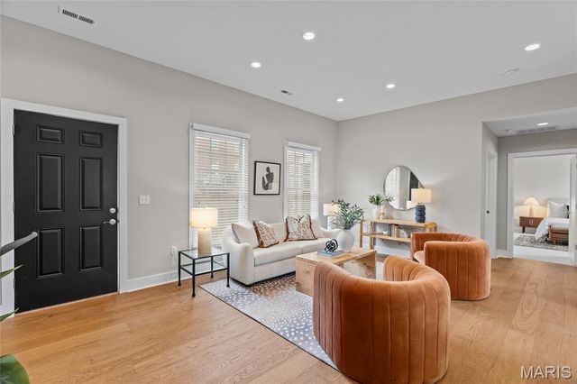 46 Carriage Lane, St Louis, MO 63108