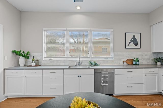 46 Carriage Lane, St Louis, MO 63108