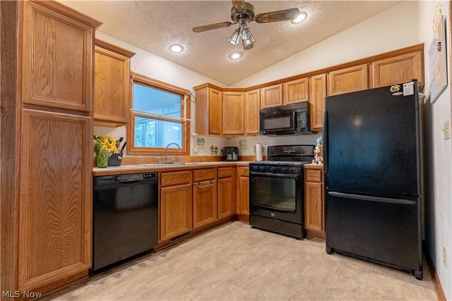 551 Harmon Street SW, North Canton, OH 44720