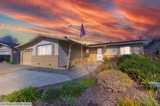 828 Laguna St, Napa, CA 94558