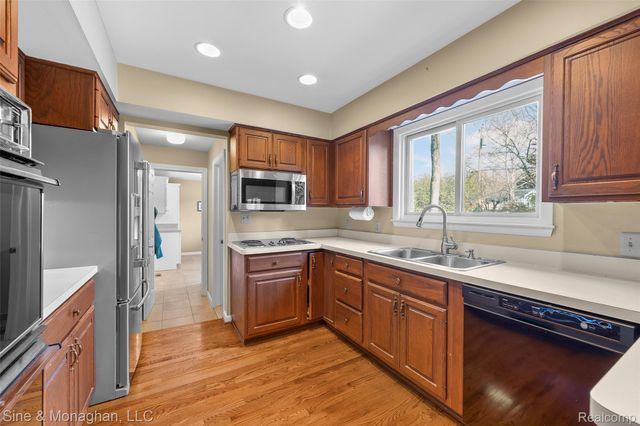 2379 Park Ridge Drive, Bloomfield Hills, MI 48304