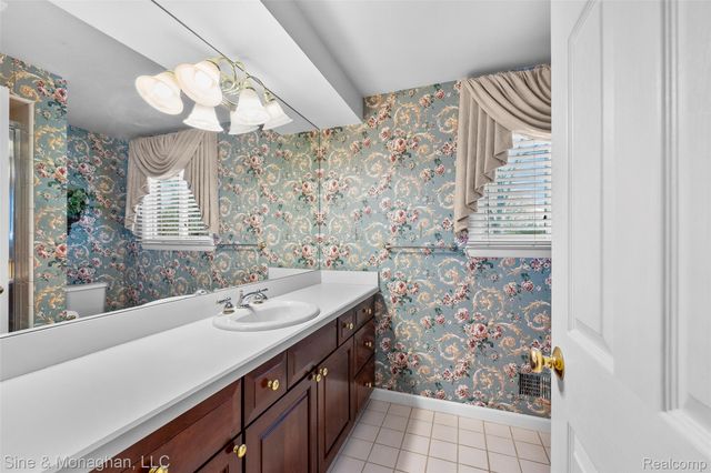 2379 Park Ridge Drive, Bloomfield Hills, MI 48304