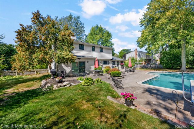 2379 Park Ridge Drive, Bloomfield Hills, MI 48304