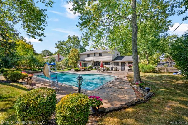 2379 Park Ridge Drive, Bloomfield Hills, MI 48304