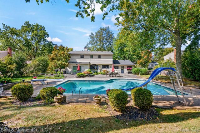 2379 Park Ridge Drive, Bloomfield Hills, MI 48304