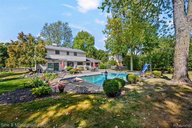 2379 Park Ridge Drive, Bloomfield Hills, MI 48304
