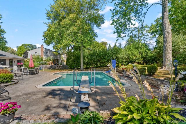 2379 Park Ridge Drive, Bloomfield Hills, MI 48304