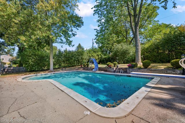 2379 Park Ridge Drive, Bloomfield Hills, MI 48304