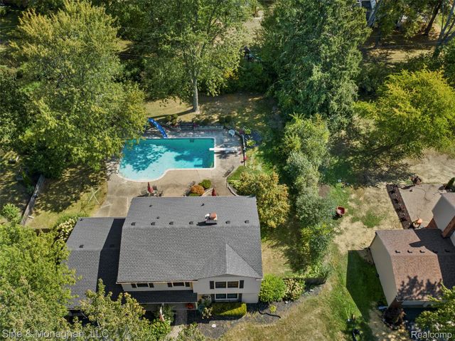 2379 Park Ridge Drive, Bloomfield Hills, MI 48304