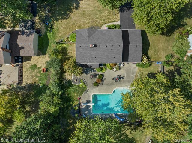 2379 Park Ridge Drive, Bloomfield Hills, MI 48304