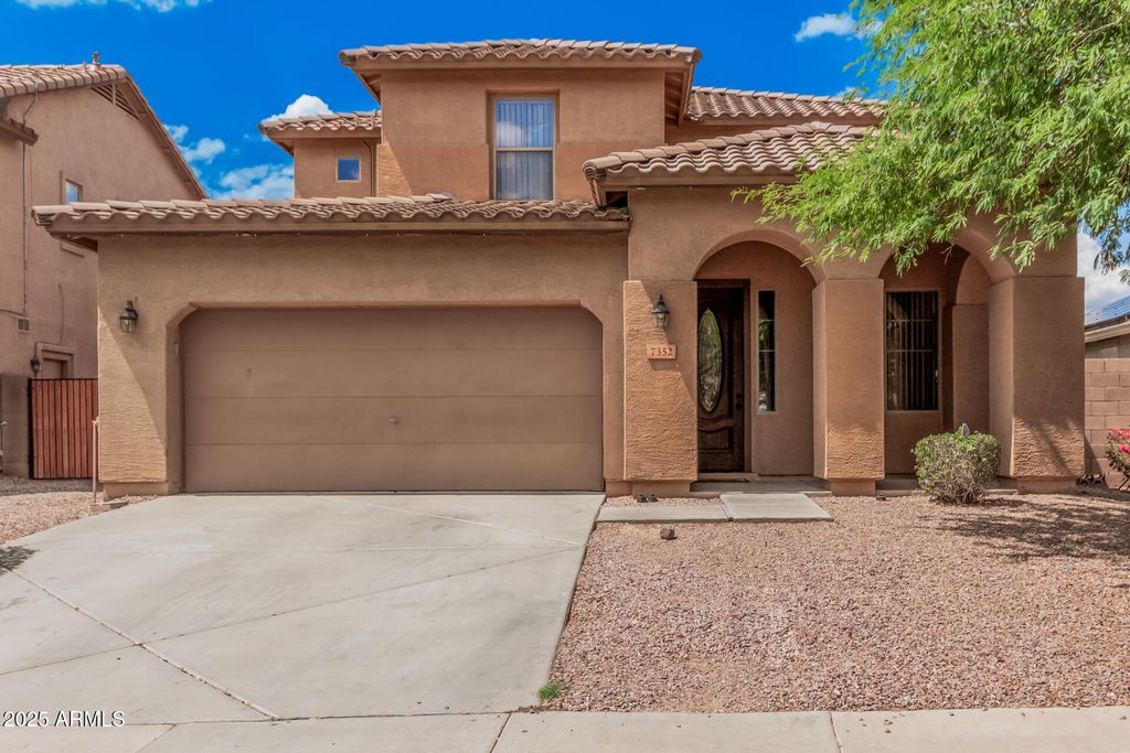 7352 W VALENCIA Drive, Laveen, AZ 85339