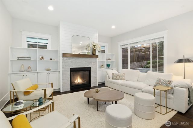 4716 48th Avenue NE, Seattle, WA 98105