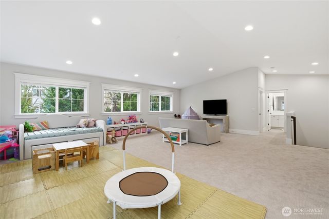 4716 48th Avenue NE, Seattle, WA 98105