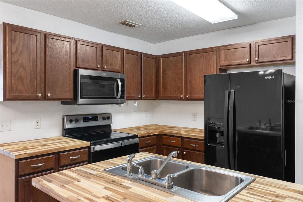 Image 10 of property listing at 16727 SE 91ST STREET, Lake Butler, FL 32054