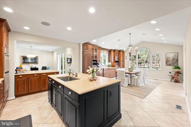 7616 HACKAMORE DR, Potomac, MD 20854