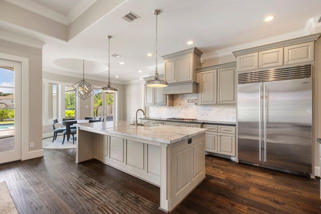6806 E Warwick Lake Lane, Spring, TX 77389