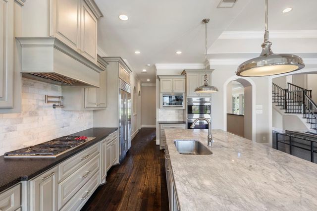 6806 E Warwick Lake Lane, Spring, TX 77389