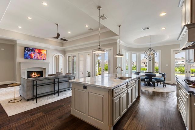 6806 E Warwick Lake Lane, Spring, TX 77389