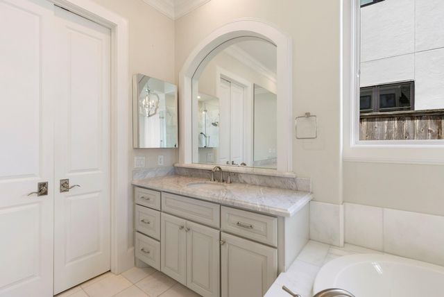 6806 E Warwick Lake Lane, Spring, TX 77389