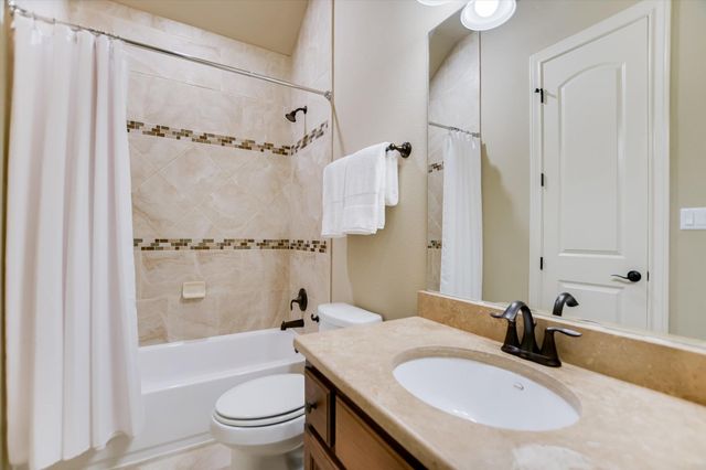 2210 University Club DR 4B, Austin, TX 78732