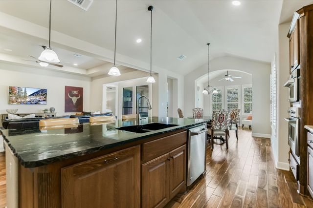 2210 University Club DR 4B, Austin, TX 78732