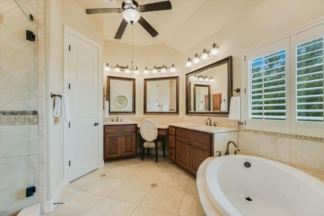 2210 University Club DR 4B, Austin, TX 78732