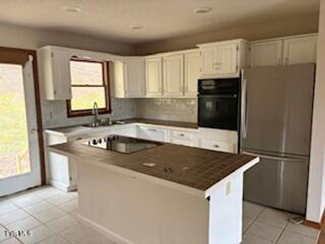 1201 Eastbrook Drive, Kingsport, TN 37663