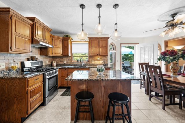1017 W 57th Street, Davenport, IA 52806