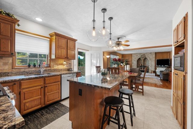 1017 W 57th Street, Davenport, IA 52806