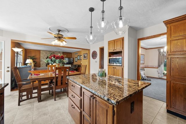 1017 W 57th Street, Davenport, IA 52806