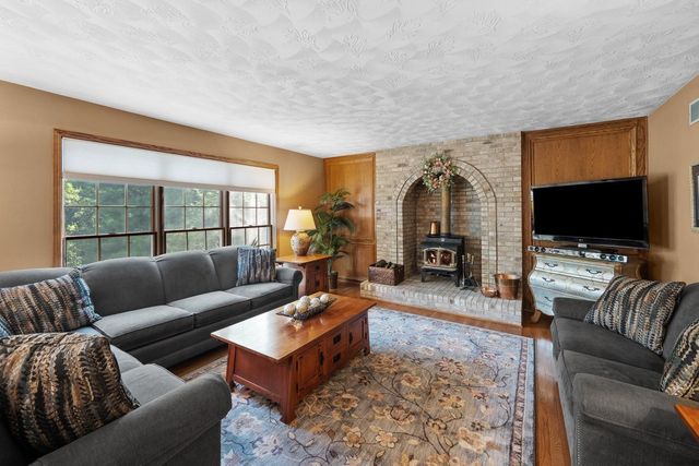1017 W 57th Street, Davenport, IA 52806