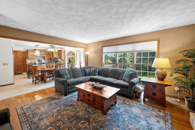 1017 W 57th Street, Davenport, IA 52806