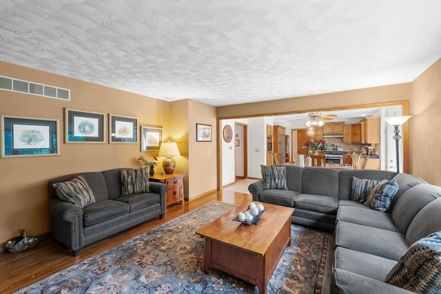 1017 W 57th Street, Davenport, IA 52806