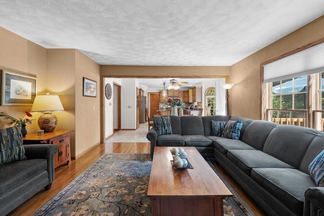1017 W 57th Street, Davenport, IA 52806