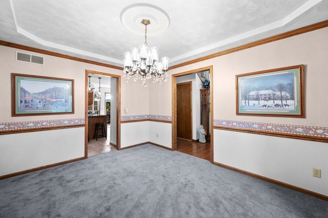 1017 W 57th Street, Davenport, IA 52806