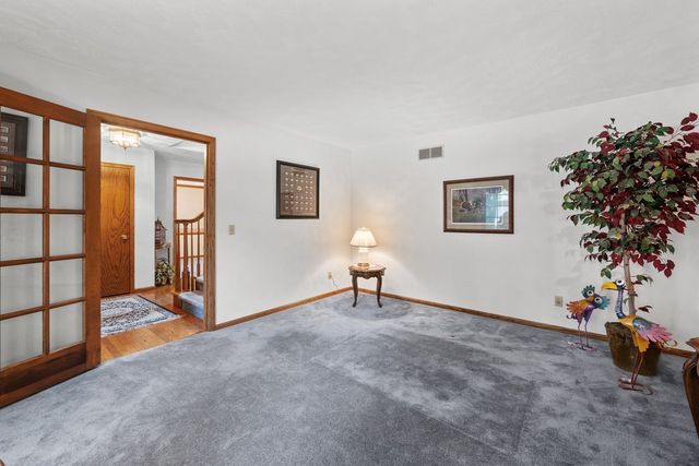 1017 W 57th Street, Davenport, IA 52806