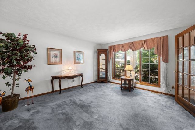 1017 W 57th Street, Davenport, IA 52806