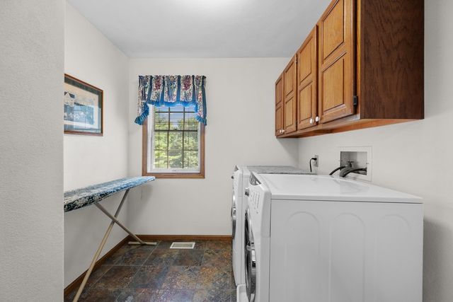1017 W 57th Street, Davenport, IA 52806