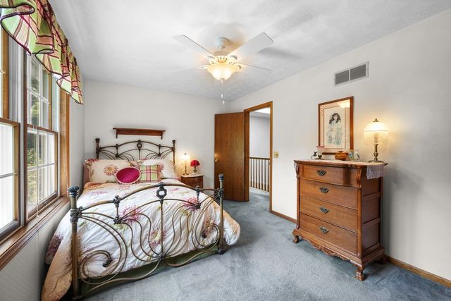 1017 W 57th Street, Davenport, IA 52806