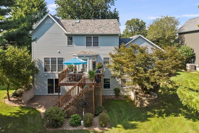 1017 W 57th Street, Davenport, IA 52806