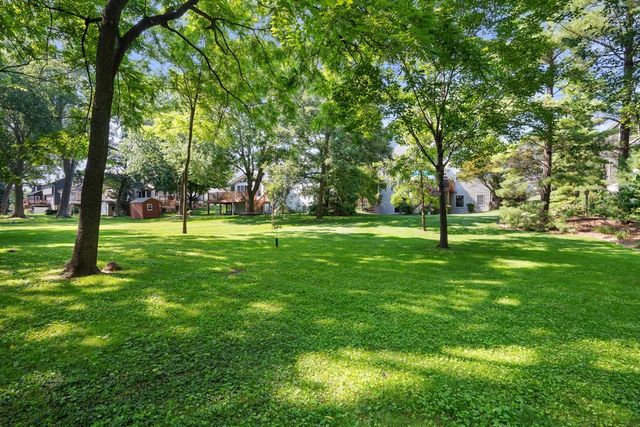 1017 W 57th Street, Davenport, IA 52806