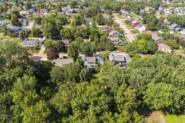 1017 W 57th Street, Davenport, IA 52806