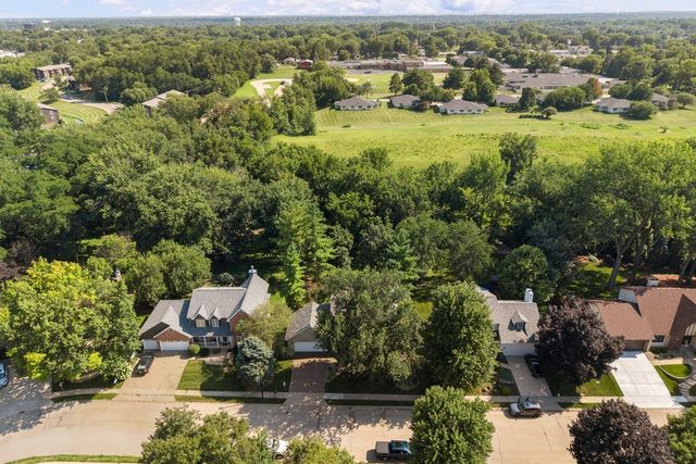 1017 W 57th Street, Davenport, IA 52806